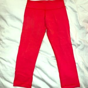 Lululemon red crops size 4